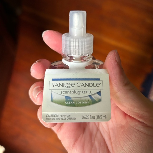 Yankee Candle Scentplug Diffuser and Clean Cotton Scent Refill - Picture 3 of 5